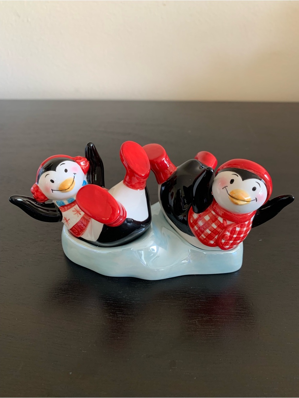 New Fitz and Floyd Penguin Salt & Pepper Shakers Cool Christmas 2005 in Box